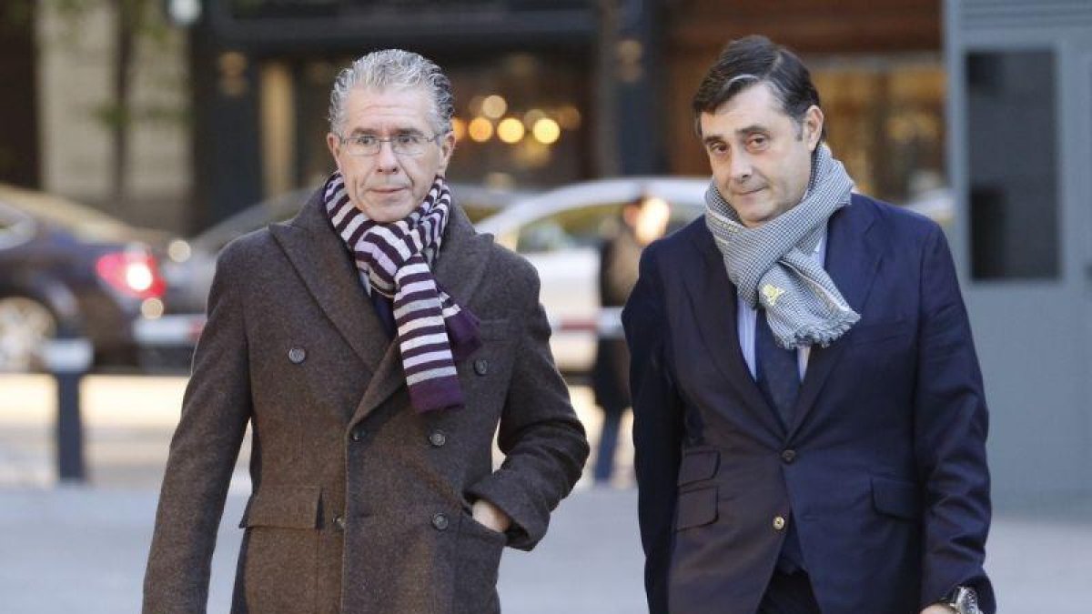 Francisco Granados a su llegada a la Audiencia Nacional donde declara este jueves el empresario David Marjaliza.-MARISCAL (EFE)