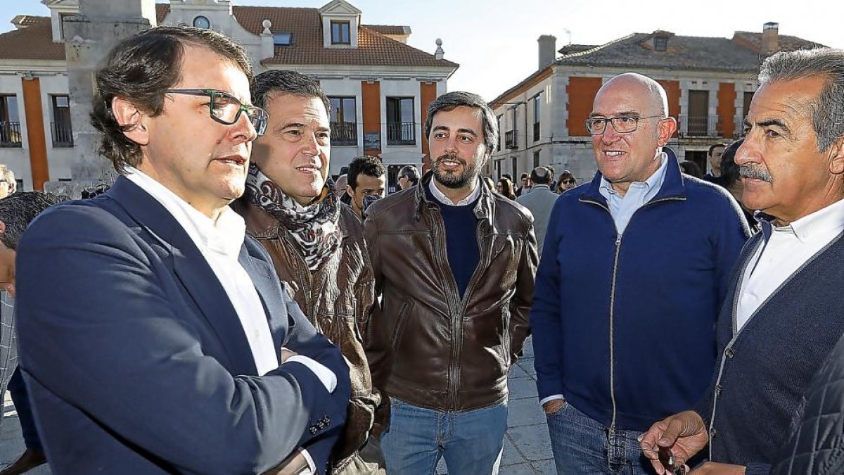 Fernández Mañueco, Rodríguez, Borja García y Jesús Julio Carnero, ayer por la mañana en Villalar.-J.M. LOSTAU