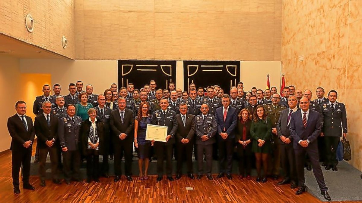 Foto de familia con los representantes leoneses.-E.M.