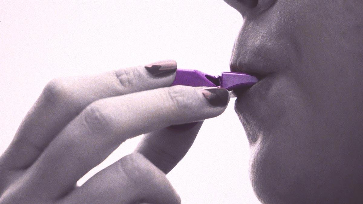 Los árbitros pitarán con un silbato violeta para unirse al Día de la Mujer.-RFEF / EUROPA PRESS