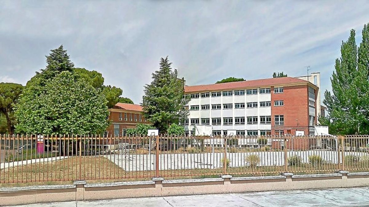 Vista exterior del Instituto de Educación Secundaria Conde Lucanor de Peñafiel.-GGL SW