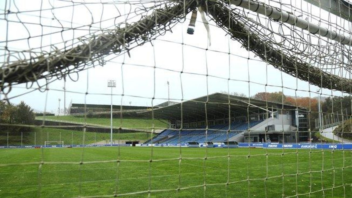 El campo Zubieta de la ciudad deportiva de la Real Sociedad donde debía jugar el conjunto donostiarra femenino contra el Barça.-EFE / GORKA ESTRADA