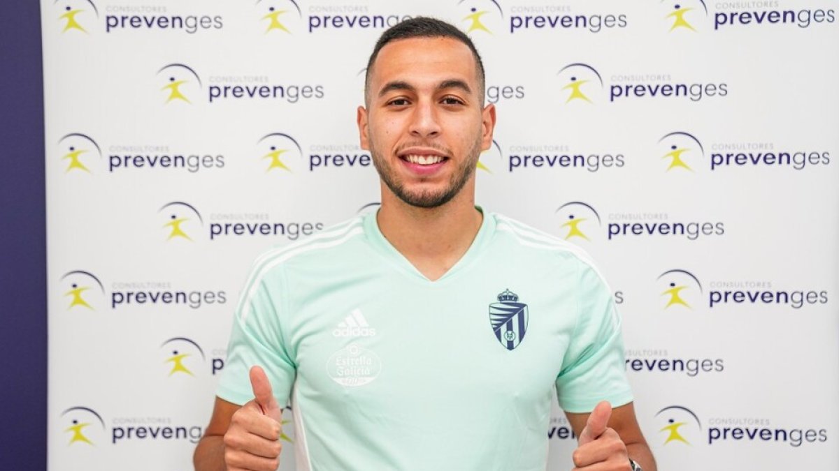Anuar luce la camiseta de entrenamiento. / RV