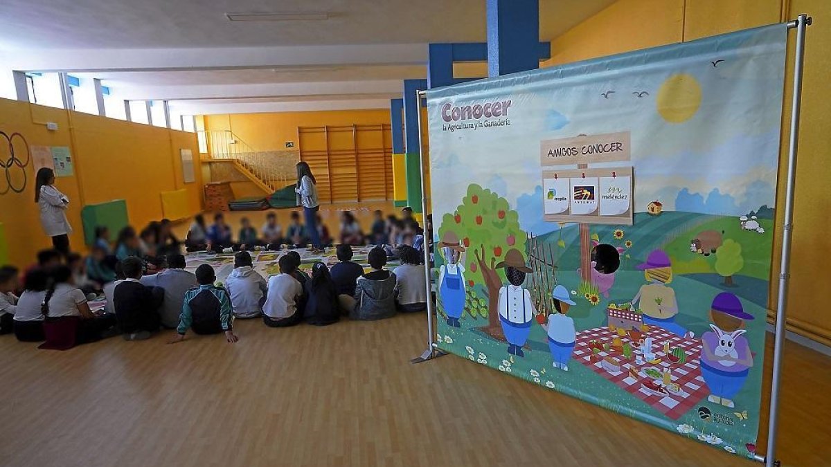 ‘Conocer la agricultura y la ganadería’ en el colegio Santa María Micaela.-ICAL