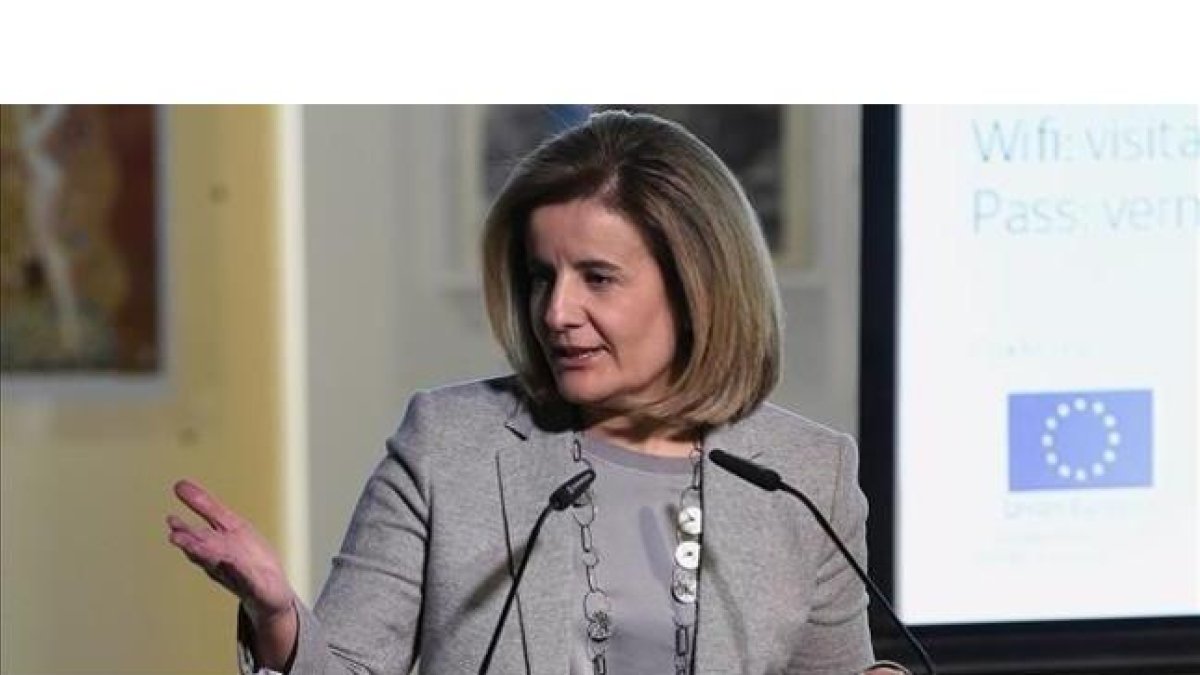 La ministra de Empleo, Fátima Báñez.-FERNANDO VILLAR / EFE