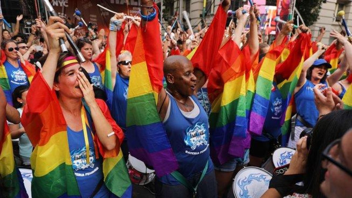 Activistas y políticos defensores de los derechos LGTBI conmemoraron los 50 años de las revueltas del bar gay Stonewall.-GETTY IMAGES