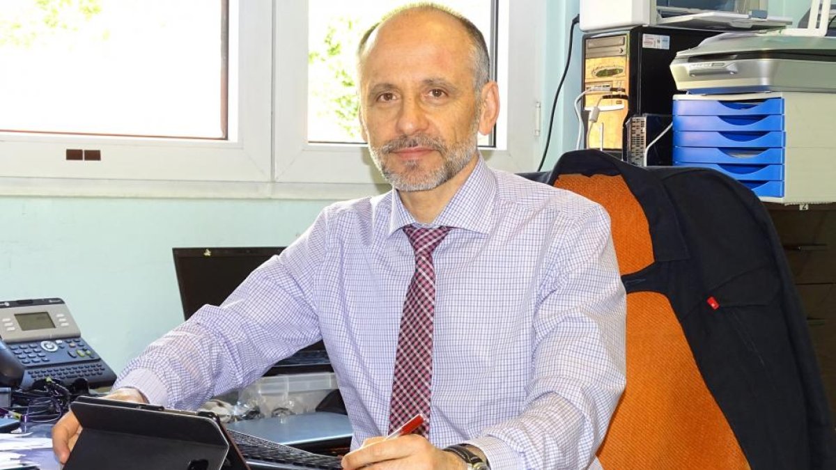 El investigador José Antonio de Paz en las instalaciones de la Universidad de León.-EL MUNDO