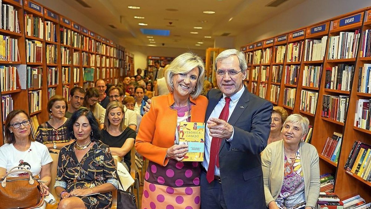 Verónica Casado presenta su libro ‘Las reglas de la salud’ junto a Salvador Tranche.-ICAL