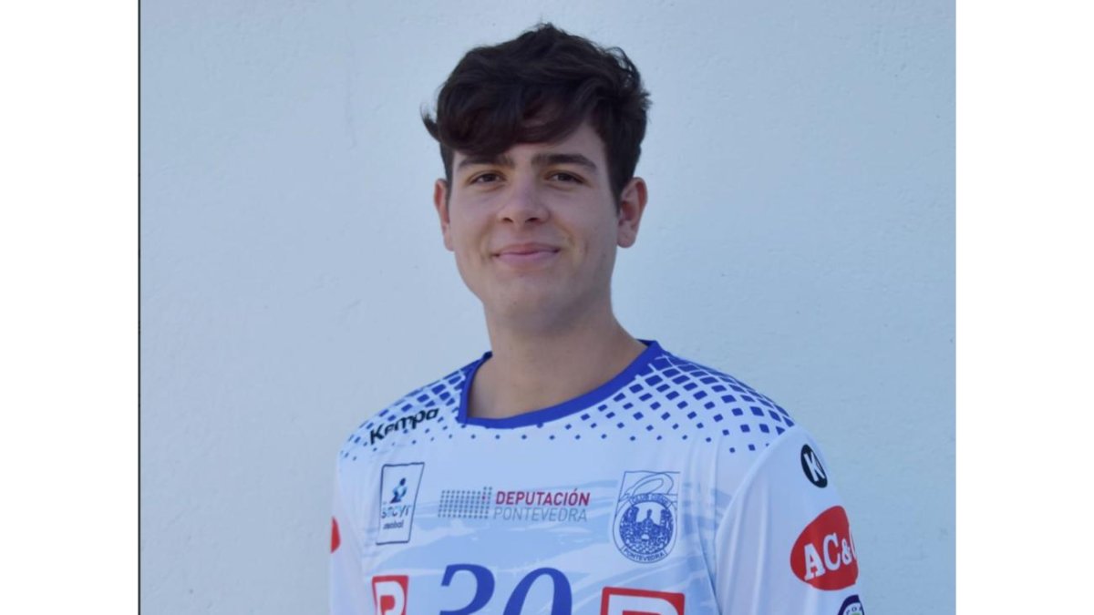 Dani Virulegio con la camiseta de Cisne. / CISNE