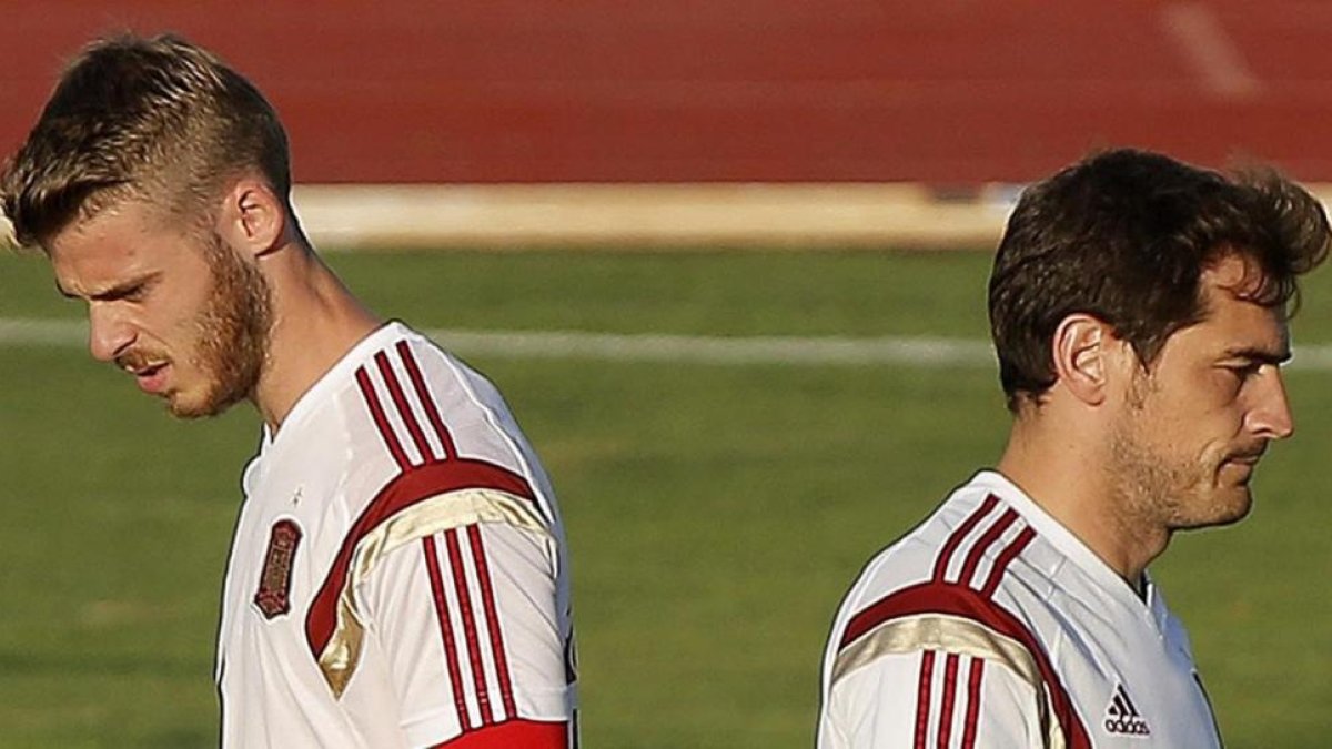 David de Gea e Iker Casillas, en un entrenamiento de la selección.-JOSÉ LUIS ROCA