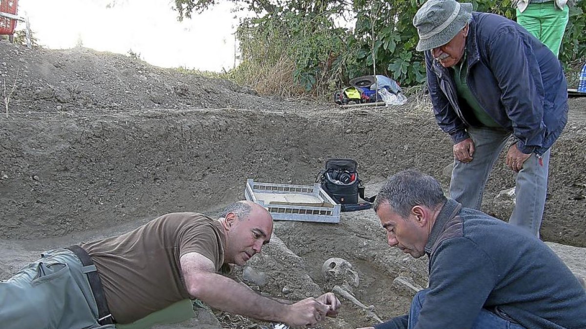 Trabajos arqueológicos que se están llevando a cabo en Herrera de Pisuerga.-EL MUNDO