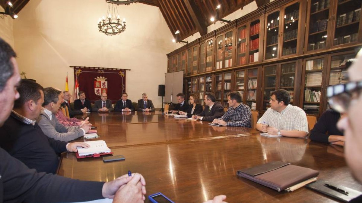 El director general de Industria e Innovación, Carlos Martín, el director general de Trabajo y Prevención de Riesgos Laborales, Carlos Díez, y el director general de Industria y de la Pyme del Ministerio de Industria, Energía y Turismo, Víctor Audera-Ical