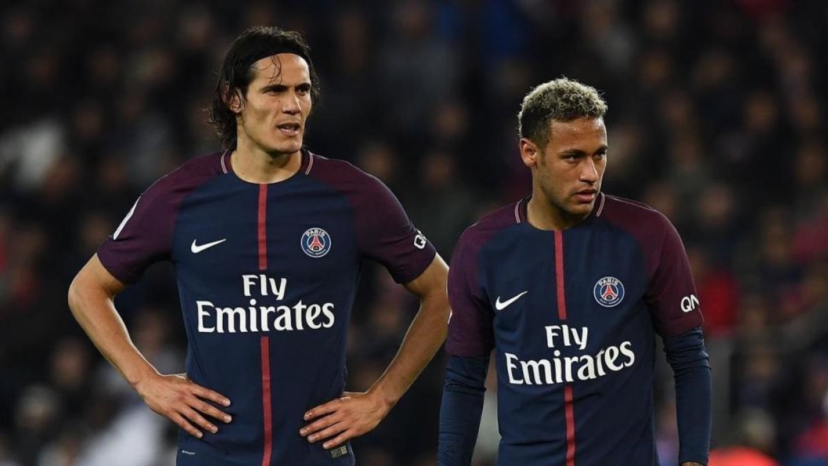 Cavani y Neymar, en un momento del partido de Liga con el Lyon-FRANCK FIFE