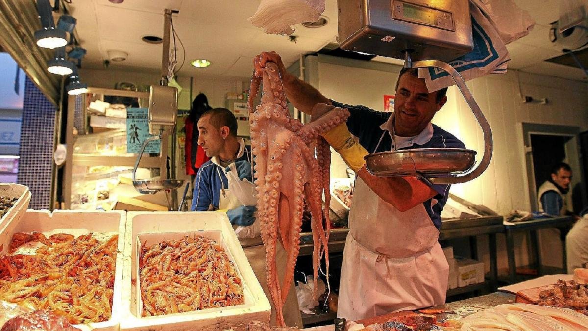Pescadería del Mercado de las Delicias.-MONTSE ÁLVAREZ
