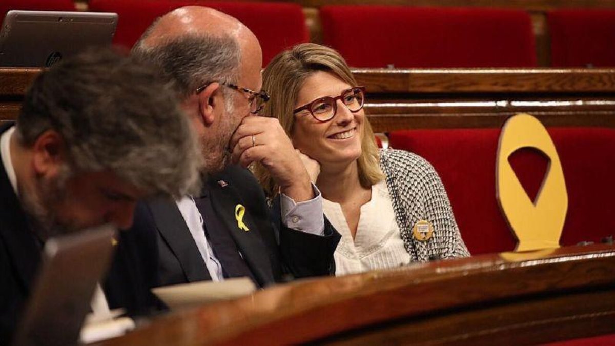 Elsa Artadi durante la sesión de hoy en el Parlament.-JOAN CORTADELLAS