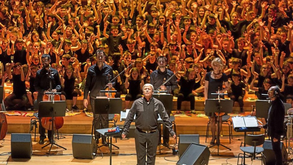 Desde ayer y hasta el jueves, cerca de 520 escolares cada día presentarán  ‘Mema. Las desventuras de Mimí’, una cantata compuesta por Jordi Domenech y escrita por Pere Riera.-MIGUEL ÁNGEL SANTOS