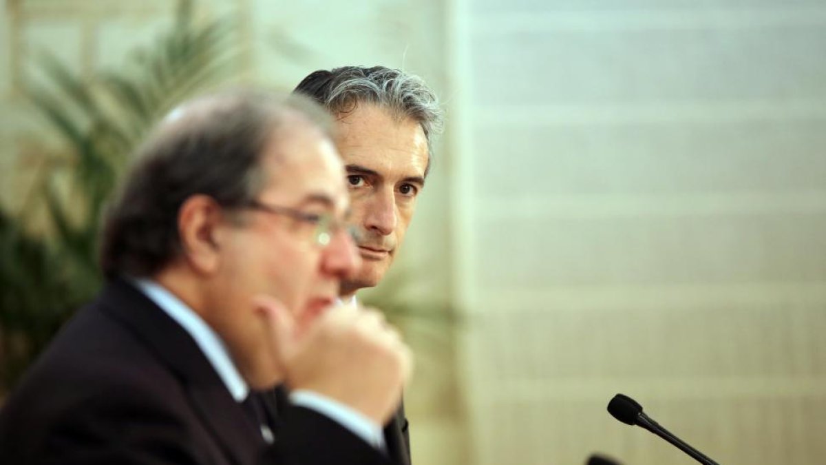 El presidente de la Junta de Castilla y León, Juan Vicente Herrera, se reúne con el ministro de Fomento, Íñigo de la Serna.-ICAL