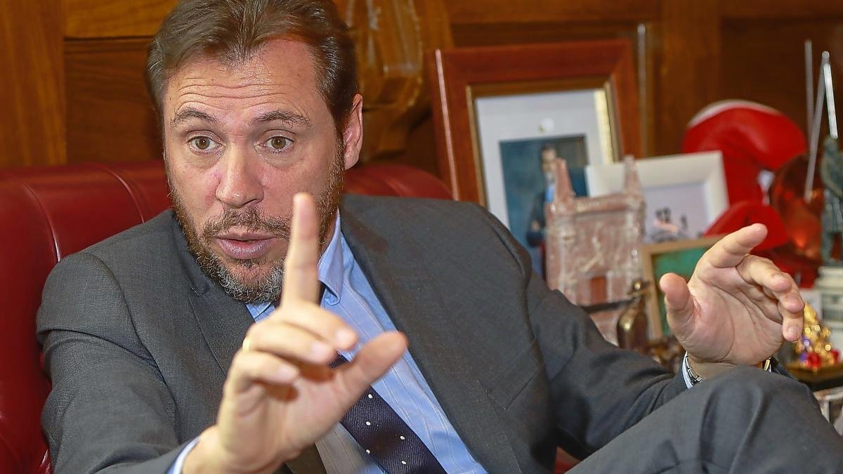Óscar Puente, en un momento de la entrevista.-J. M.LOSTAU