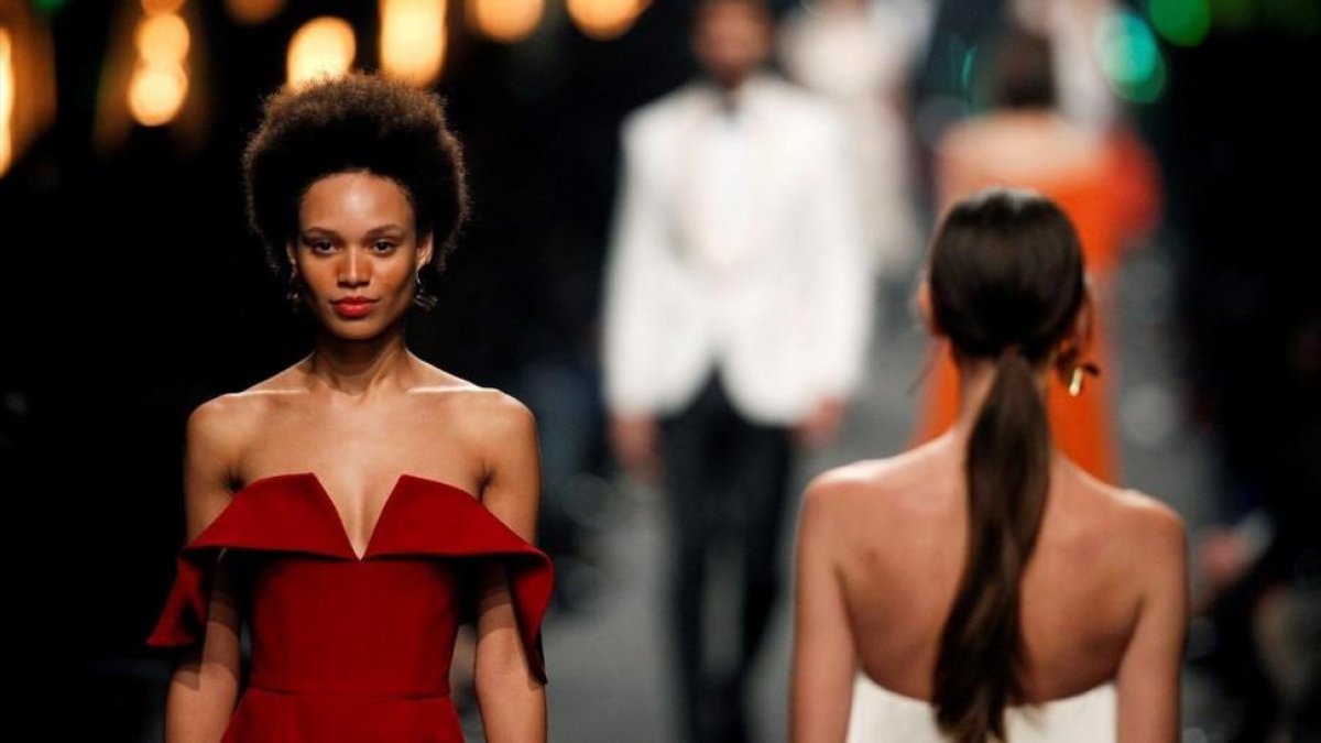 Un momento del desfile de Pedro del Hierro.-/ EFE / JAVIER LÓPEZ