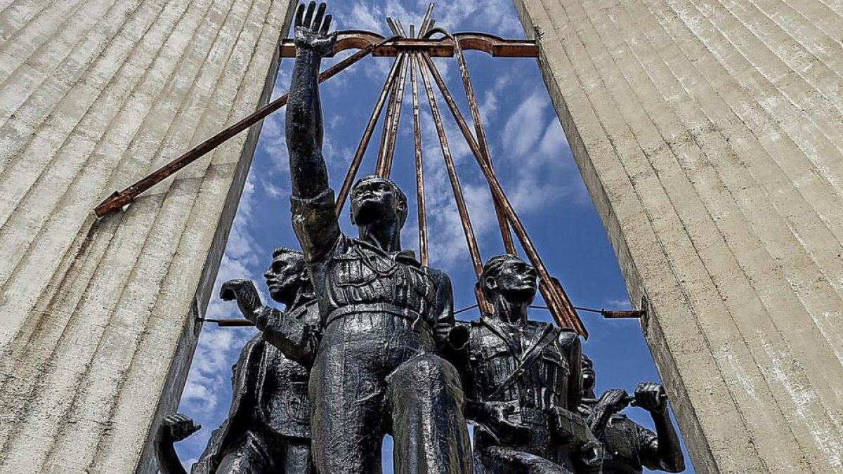 Monumento a Onésimo Redondo en el Cerro de San Cristobal.-Pablo Requejo