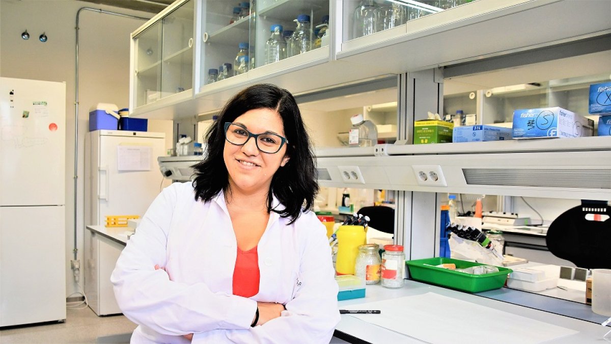 La investigadora Beatriz Merino Antolín en las instalaciones de uno de los laboratorios del Instituto de Biología y Genética Molecular de Valladolid. EL MUNDO