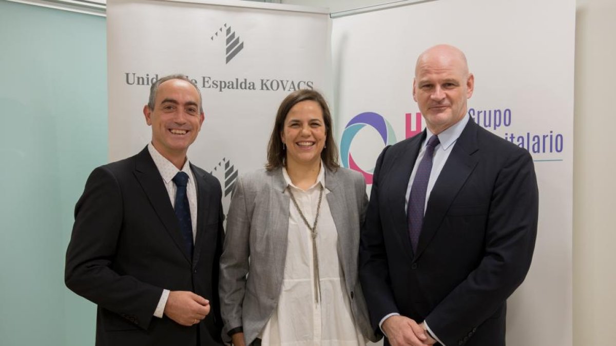 Jesús Seco, investigador del Ibiomed; Elena Martínez, adjunta del servicio de Rehabilitación del Hospital Ramón y Cajal, y Francisco Kovacs, director de la REIDE.-EL MUNDO