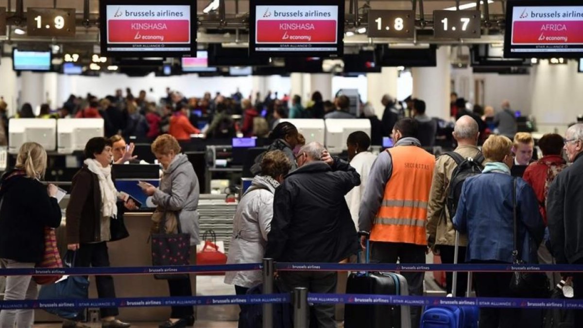 Aspecto del vestíbulo de salida del aeropuerto del aeropuerto de Zaventem.-AFP / ERIC LALMAND