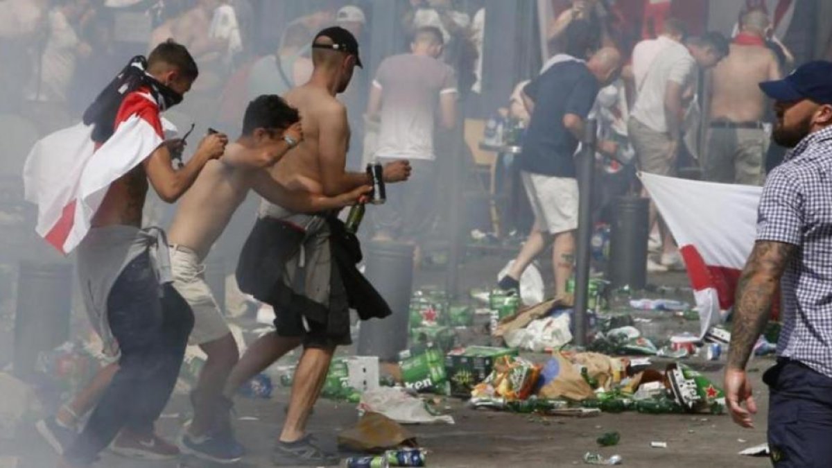 Hinchas violentos rusos, en la Eurocopa de Francia 2016.-