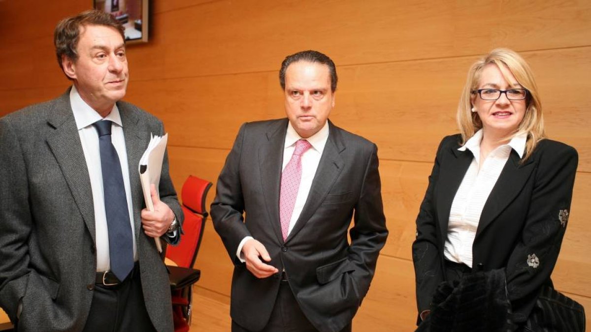 El presidente del Consejo Consultivo de Castilla y León, Mario Amilivia (C), comparece en las Cortes para presentar la memoria anual de la institución-Ical