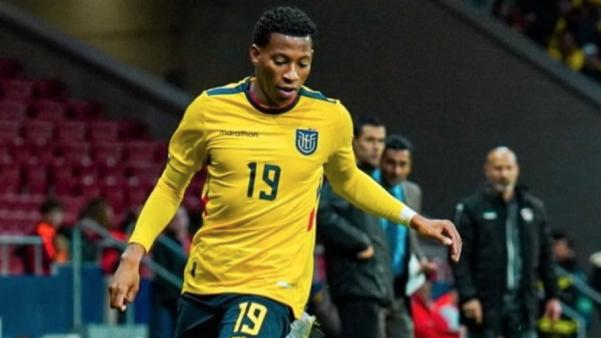 Gonzalo Plata en un partido con su selección. / LATRI