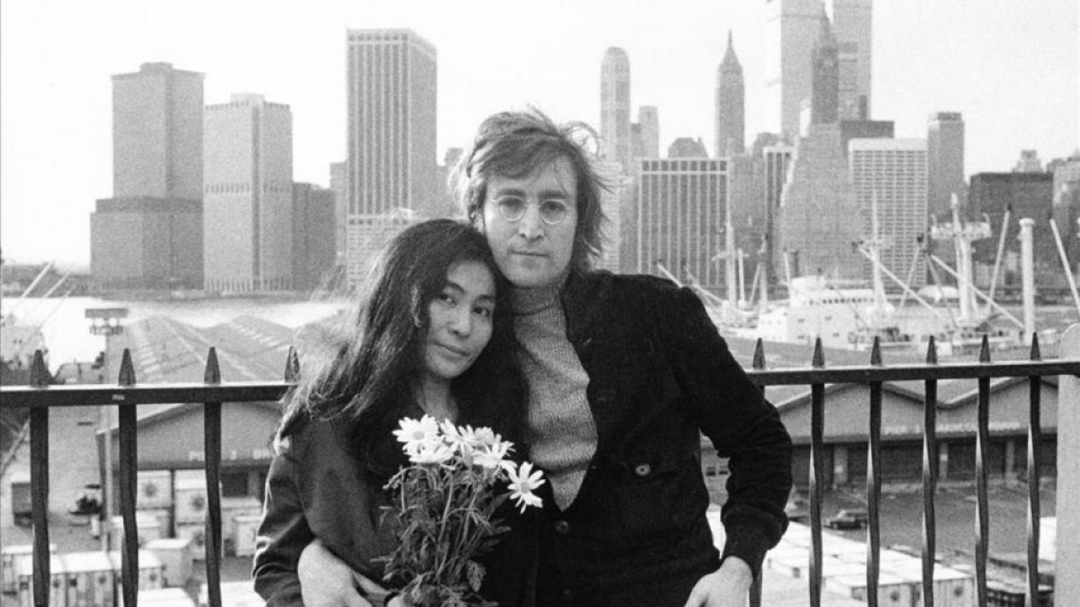 John Lennon y Yoko Ono, en Nueva York, donde el exbeatle fue abatido por un fan perturbado.-