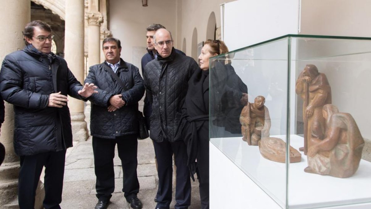 Mañueco e Iglesias, presentaron la exposición ‘Agustín Casillas’ dedicada al prestigioso escultor salmantino.-ICAL