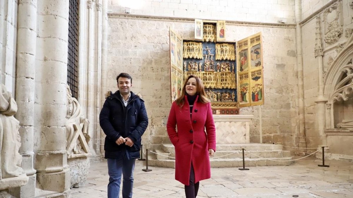 Silvia Clemente, visita el Monasterio de Santa Clara junto al alcalde José Antonio González Poncela.-ICAL