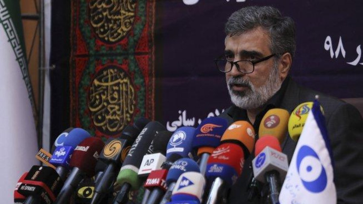 El portavoz de la organización de energía atómica iraní Behrouz Kamalvandi informa de las medidas tomadas que infringen el acuerdo internacional del 2015.-ATOMIC ENERGY ORGANIZATION OF IRAN