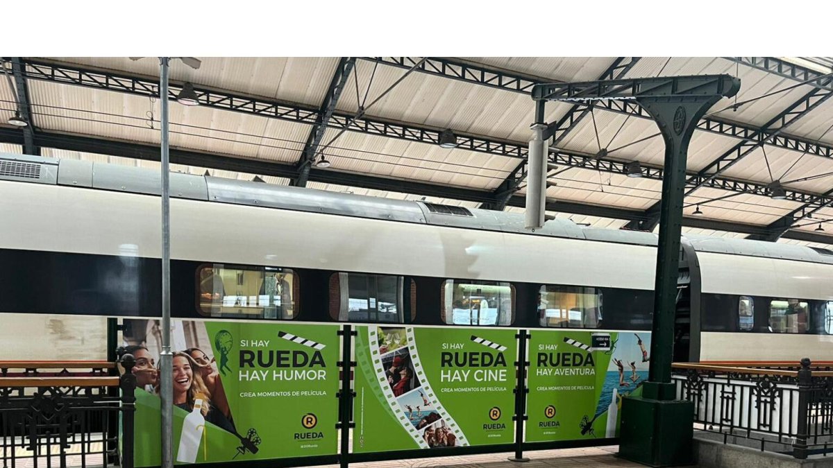 Uno de los anuncios de la D.O. Rueda en la estación de trenes de Valladolid. -D.O. RUEDA