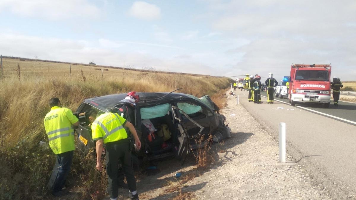Estado en el que quedó el vehículo siniestrado en el accidente de ayer en Burgos.-G. GONZÁLEZ
