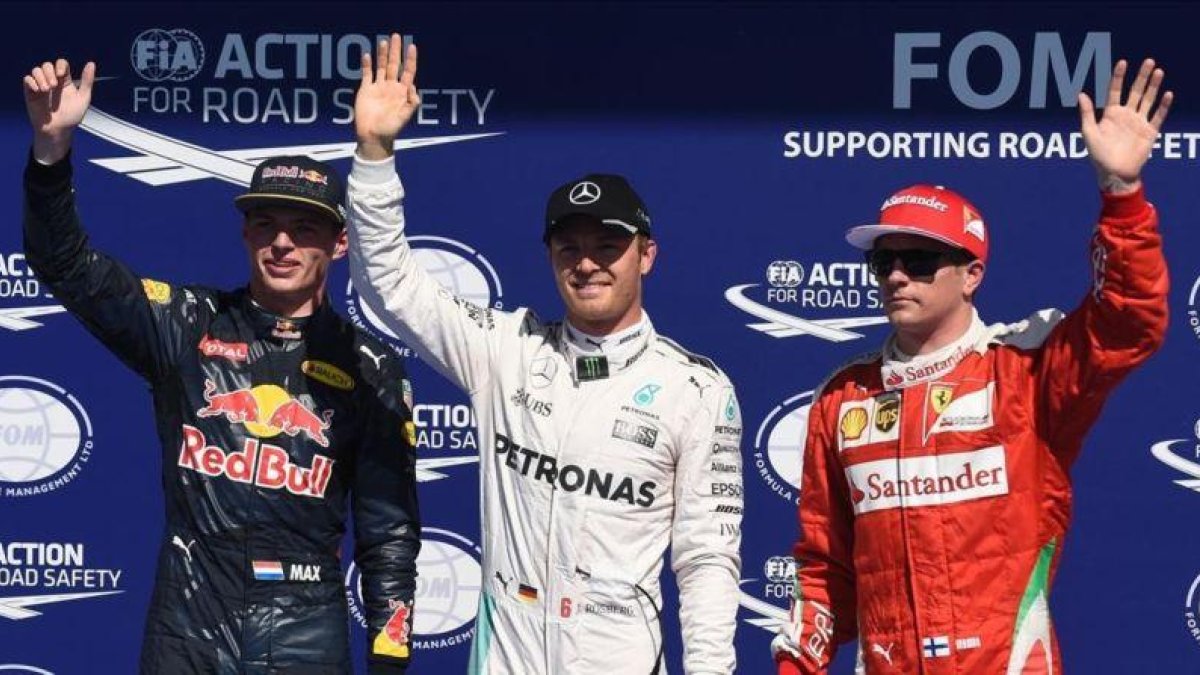 Max Verstappel (Red Bull), Nico Rosberg (Mercedes) y Kimi Raikkonen (Ferrari), los tres más veloces hoy en Spa (Bélgica).-AFP / JOHN THYS