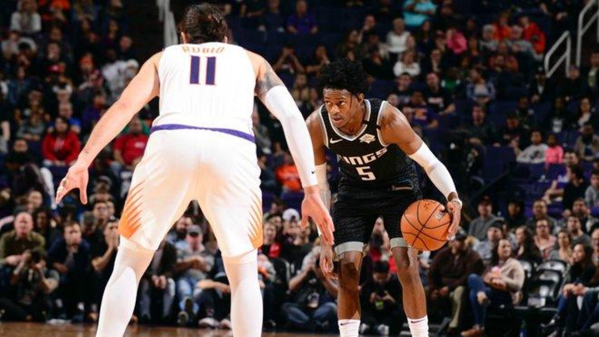 Ricky Rubio defendiendo a De’Aaron Fox.-TWITTER / BLEACHER REPORT