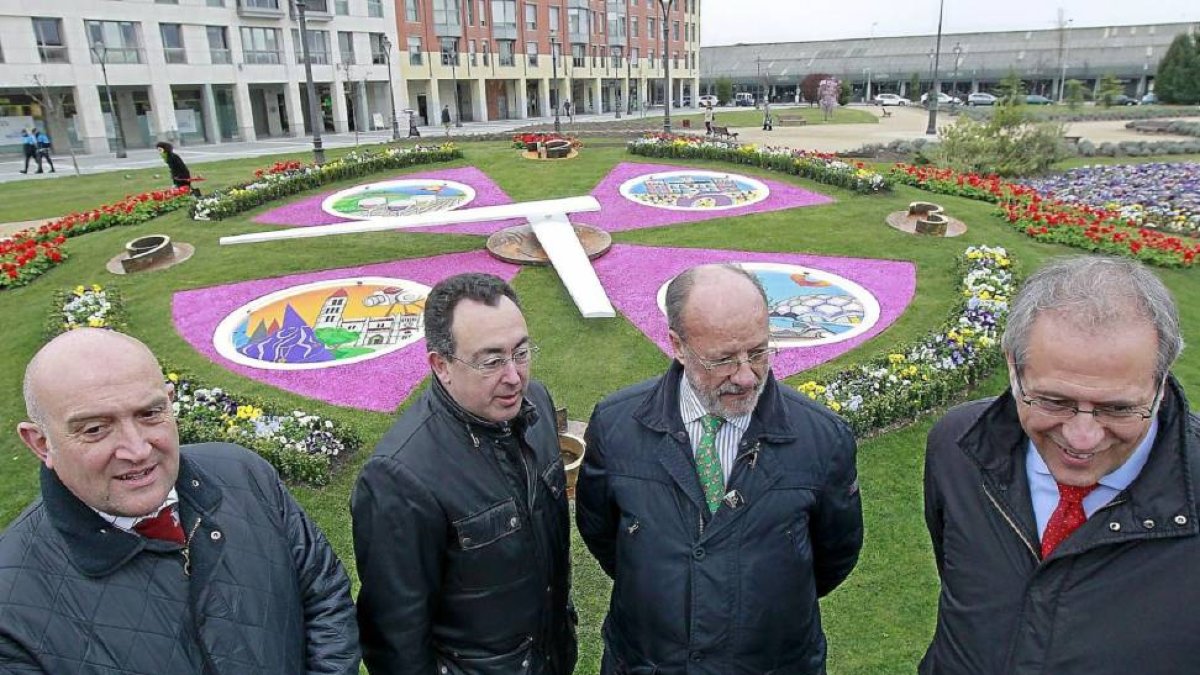 Jesús Julio Carnero, Ángel Mozo, León de la Riva y José Antonio Martínez Bermejo, en la inauguración-J.M.Lostau