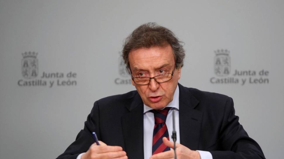 El consejero de la Presidencia y portavoz de la Junta, José Antonio de Santiago, durante la rueda de prensa posterior a la reunión del Consejo de Gobierno de Castilla y León-Ical