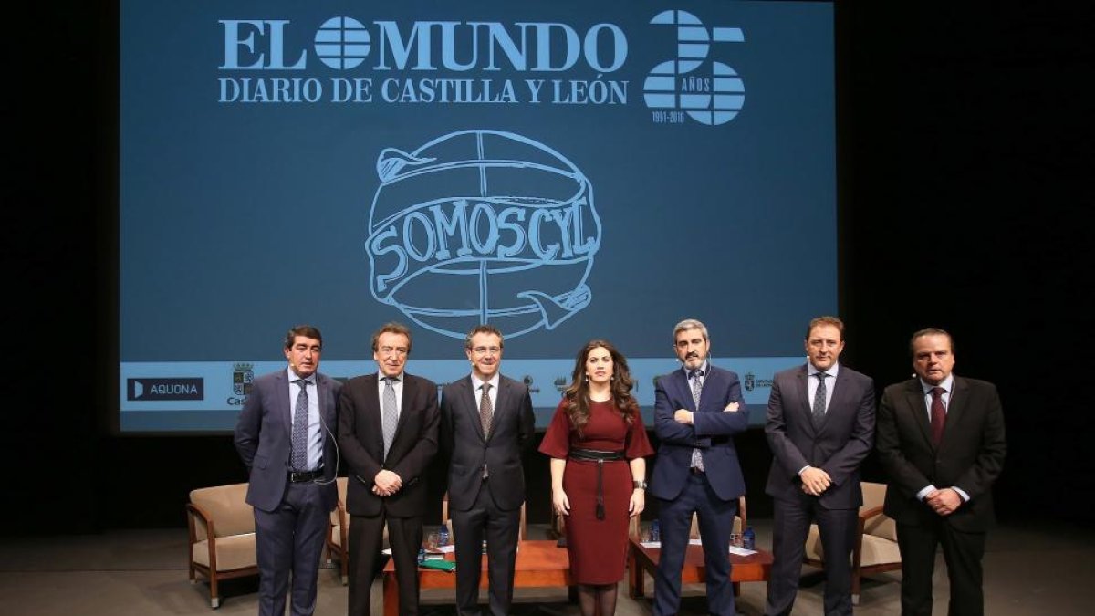 Pablo Lago, José Antonio de Santiago-Juárez, Eduardo Baamonde (Cajamar), Imelda Rodríguez (UEMC), Jesús Presa (Renault), Tomás Castro (Conetic) y Mario Amilivia (Consejo Consultivo)-EL MUNDO