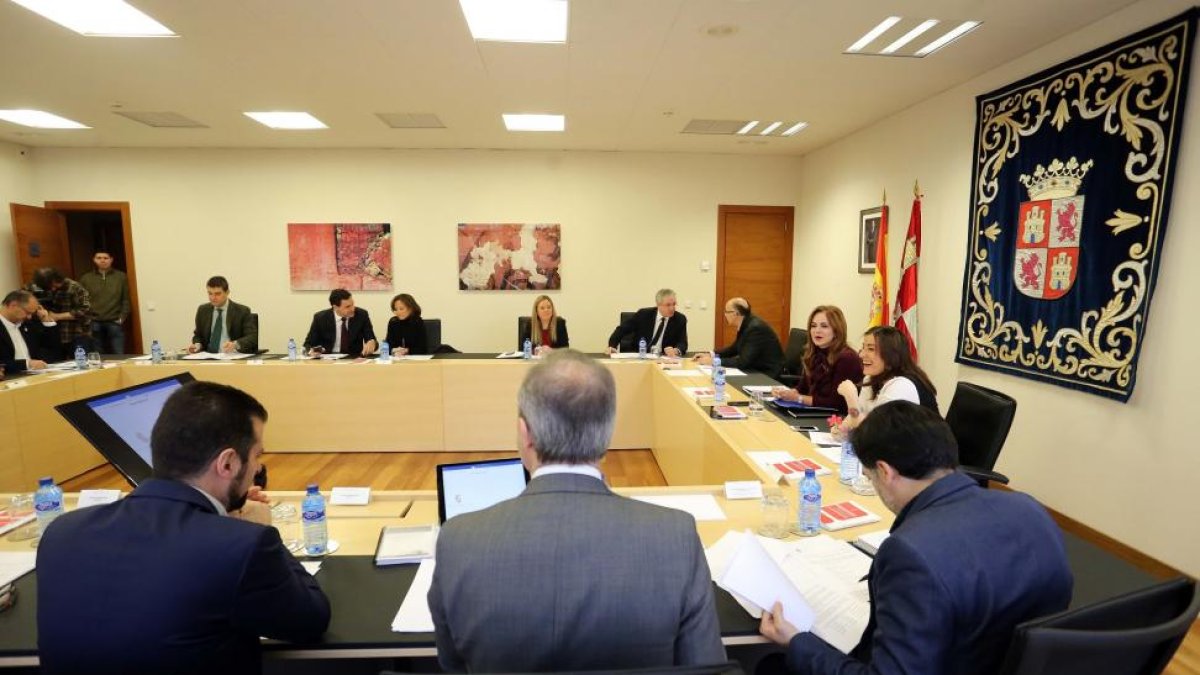 Reunión de la Mesa de las Cortes y Junta de Portavoces.-ICAL