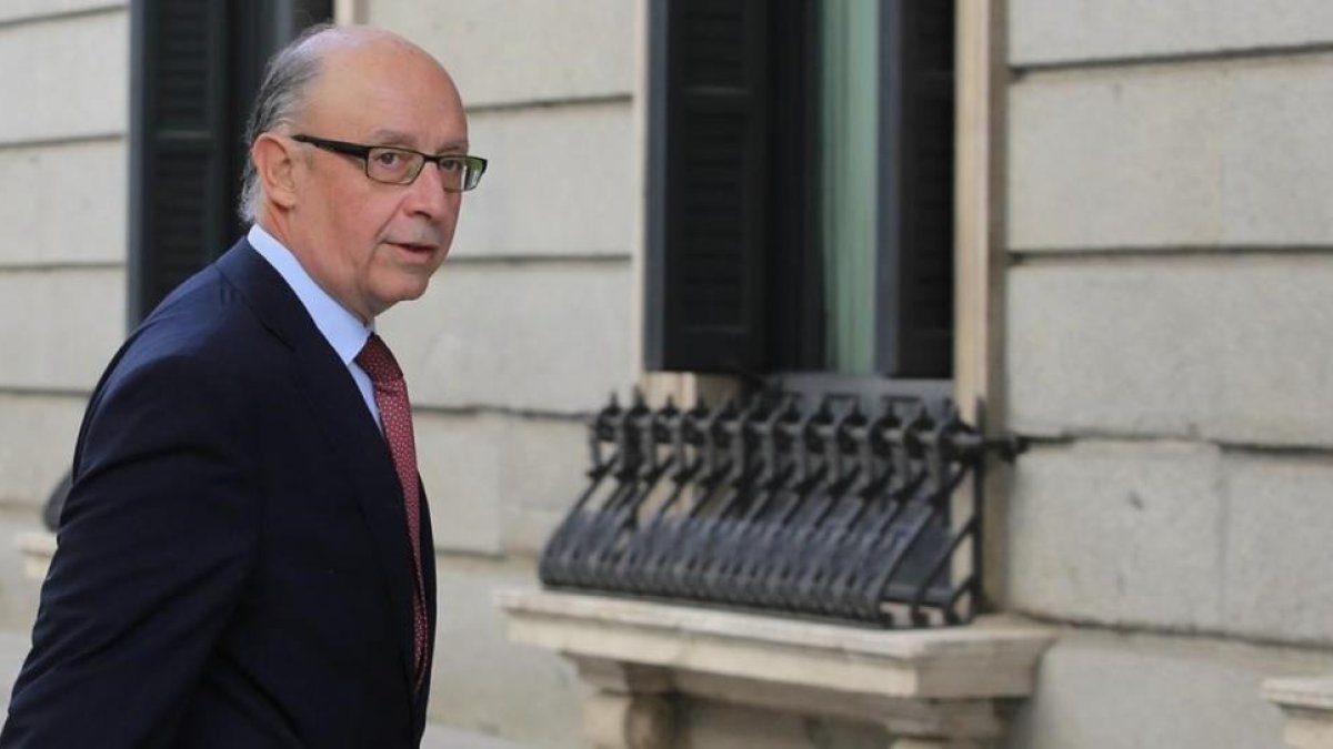 Cristobal Montoro llega al debate de Presupuestos.-JUAN MANUEL PRATS