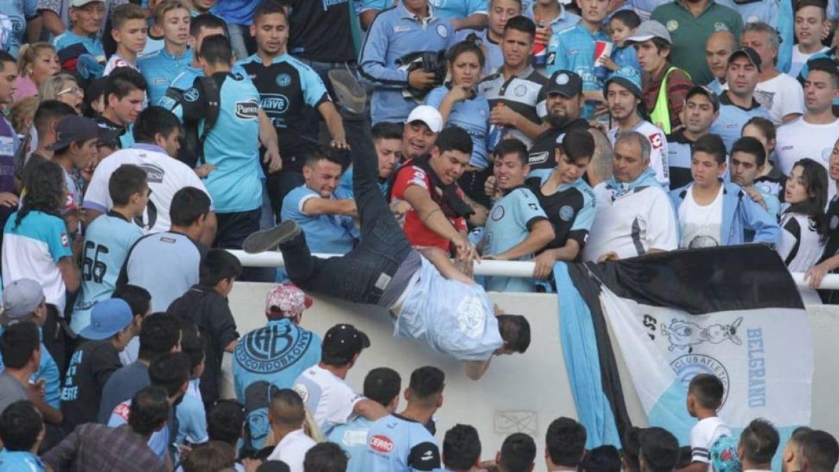 Instantánea que muestra la agresión en Argentina.-TWITTER