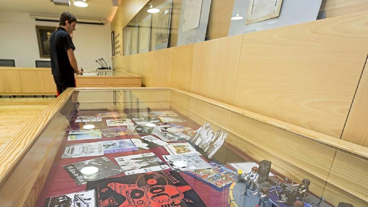 Exposición ‘Portadas de Pop-Rock en Valladolid’ en la Casa Zorrilla.-Miguel Ángel Santos