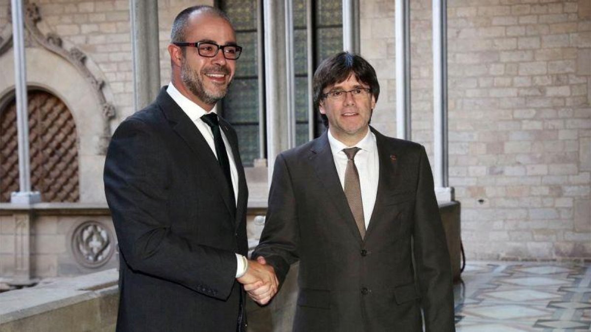 Buch con Puigdemont en el 2016.-JORDI BEDMAR