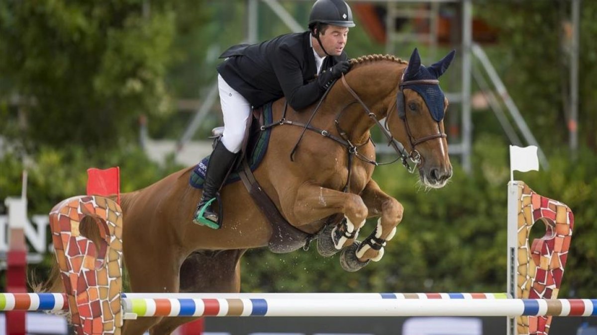El irlandés Cian OConnor, a lomos de Donjo, en el Real Club de Polo.-JORDI COTRINA