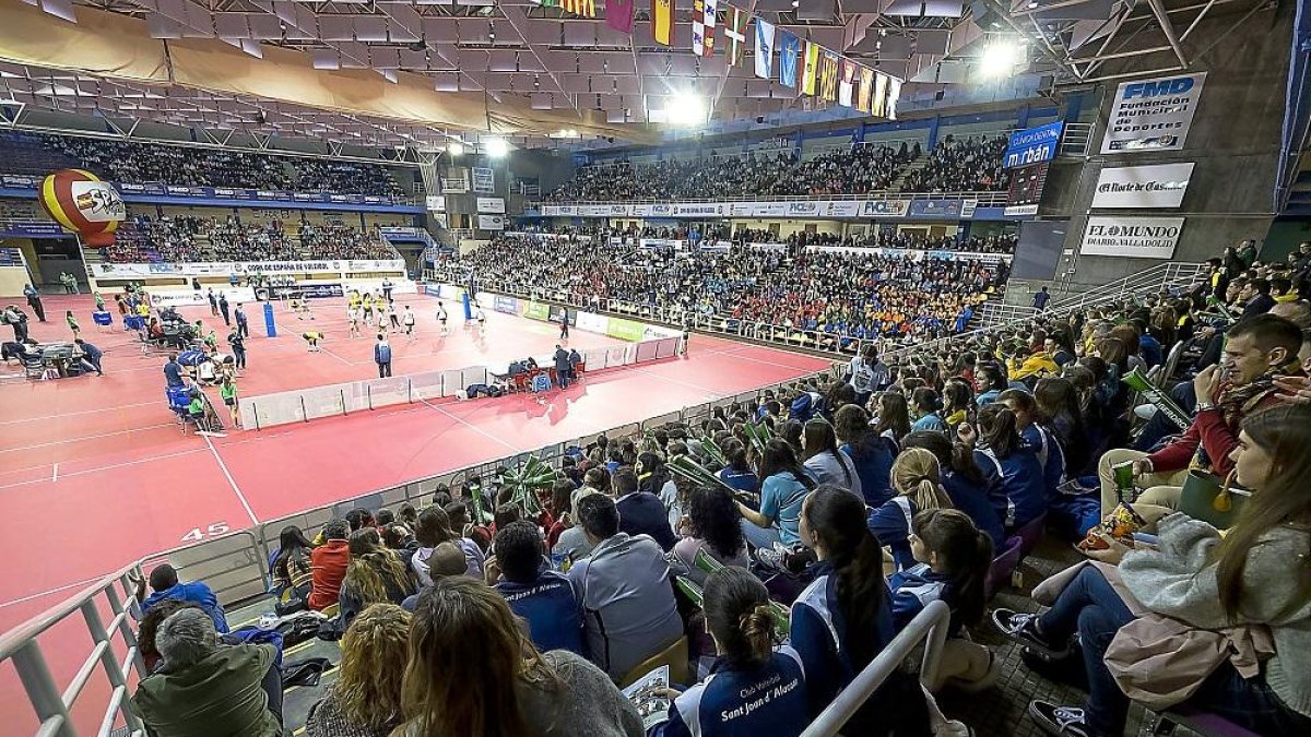 Vista panorámica del Pisuerga con la presencia de más de 4.000 personas.-PABLO REQUEJO
