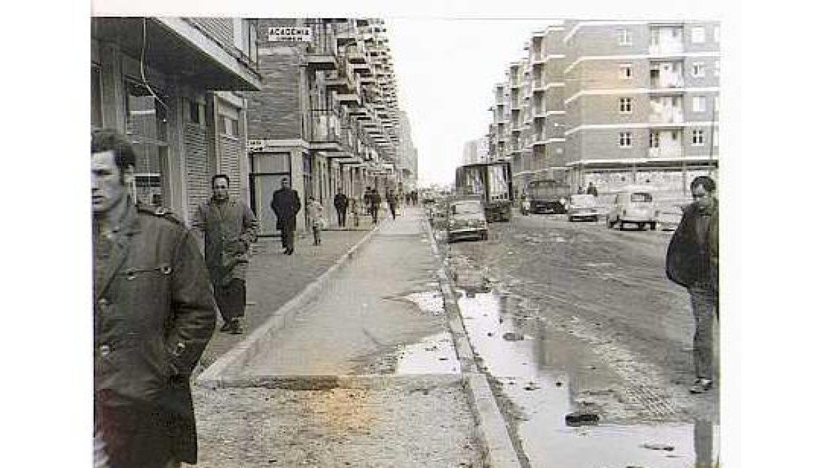 1969 - Vista de la calle Cardenal Torquemada con calzada sin pavimentar
