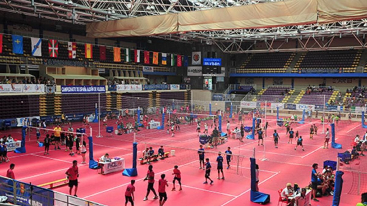 Vista panorámica del pabellón Pisuerga vestido para el voley.-EL MUNDO